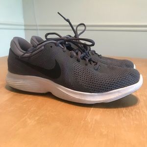 Nike Revolution 4 Running Shoes
